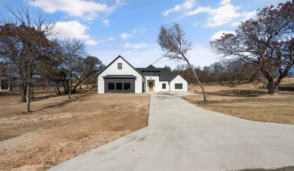 305 Glade Valley Road, Azle, TX 76020, 4 Bedrooms Bedrooms, ,2 BathroomsBathrooms,Residential,For Sale,305 Glade Valley Road,20791007