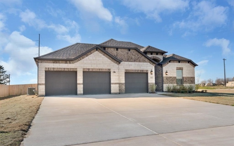 10210 Edgewood, Greenville, TX 75402, 3 Bedrooms Bedrooms, ,2 BathroomsBathrooms,Residential,For Sale,10210 Edgewood,20791354