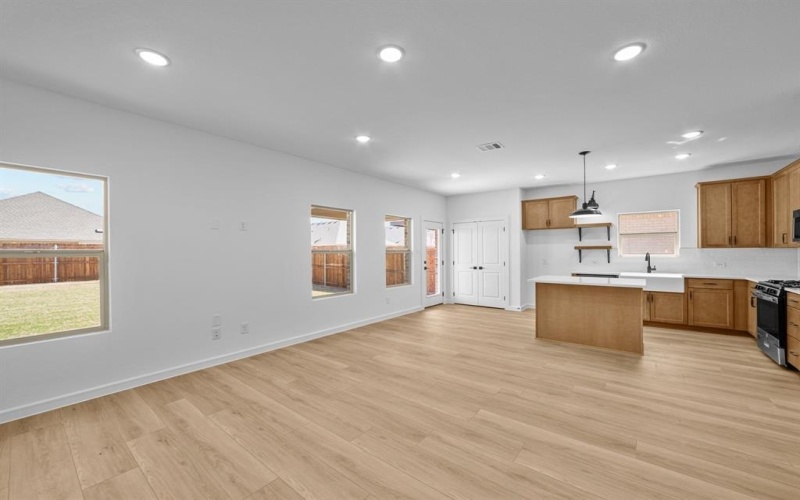 1229 Eagle Mountain Drive, Dallas, TX 75253, 3 Habitaciones Habitaciones , ,2 BañosBaños,Residential,En Venta,1229 Eagle Mountain Drive,20795686