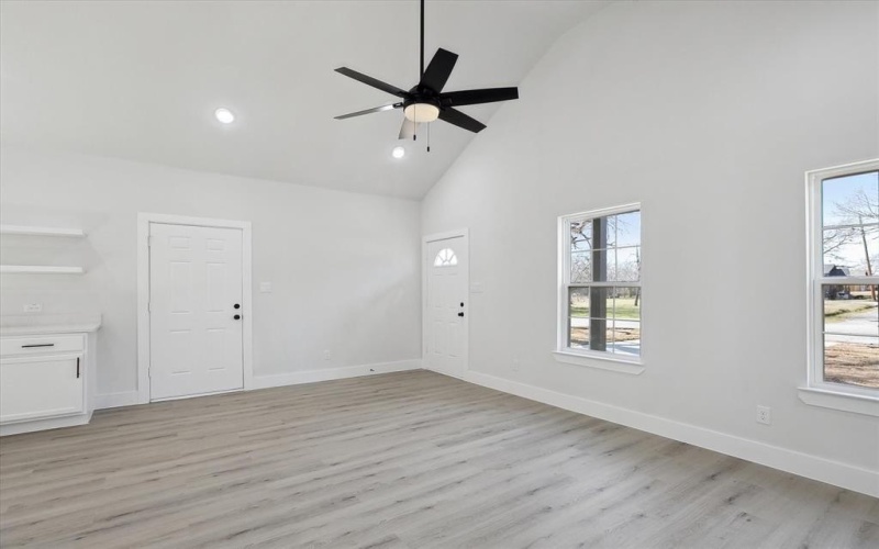 215 Sycamore Street, Hillsboro, TX 76645, 2 Bedrooms Bedrooms, ,2 BathroomsBathrooms,Residential,For Sale,215 Sycamore Street,20791495