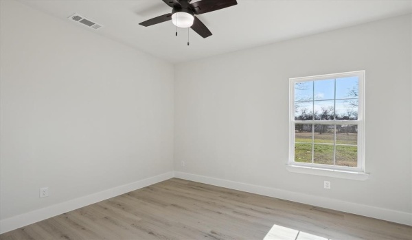 215 Sycamore Street, Hillsboro, TX 76645, 2 Bedrooms Bedrooms, ,2 BathroomsBathrooms,Residential,For Sale,215 Sycamore Street,20791495