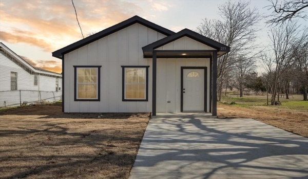 215 Sycamore Street, Hillsboro, TX 76645, 2 Bedrooms Bedrooms, ,2 BathroomsBathrooms,Residential,For Sale,215 Sycamore Street,20791495