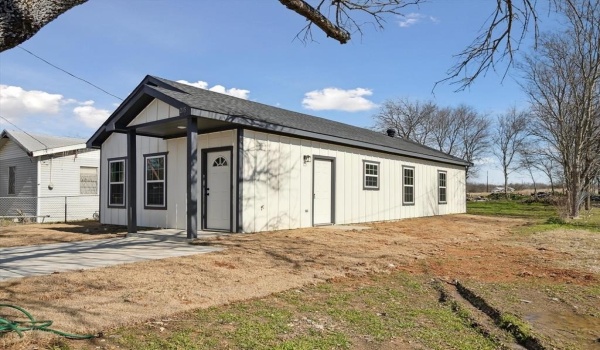 215 Sycamore Street, Hillsboro, TX 76645, 2 Bedrooms Bedrooms, ,2 BathroomsBathrooms,Residential,For Sale,215 Sycamore Street,20791495