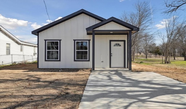 215 Sycamore Street, Hillsboro, TX 76645, 2 Bedrooms Bedrooms, ,2 BathroomsBathrooms,Residential,For Sale,215 Sycamore Street,20791495