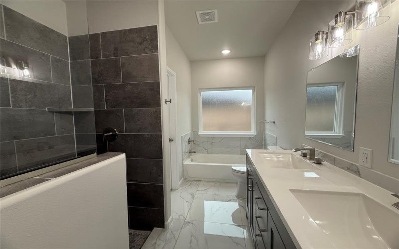 2405 San Gabriel Drive, Granbury, TX 76048, 3 Bedrooms Bedrooms, ,2 BathroomsBathrooms,Residential,For Sale,2405 San Gabriel Drive,20795782