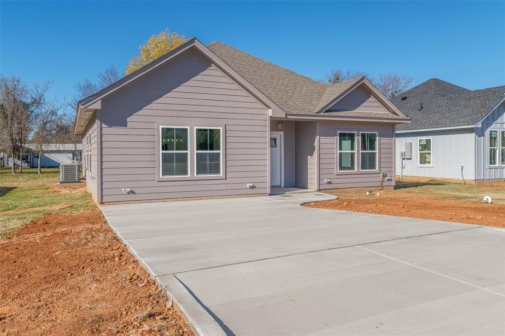 709 3rd Street, Bridgeport, TX 76426, 3 Bedrooms Bedrooms, ,2 BathroomsBathrooms,Residential,For Sale,709 3rd Street,20795905