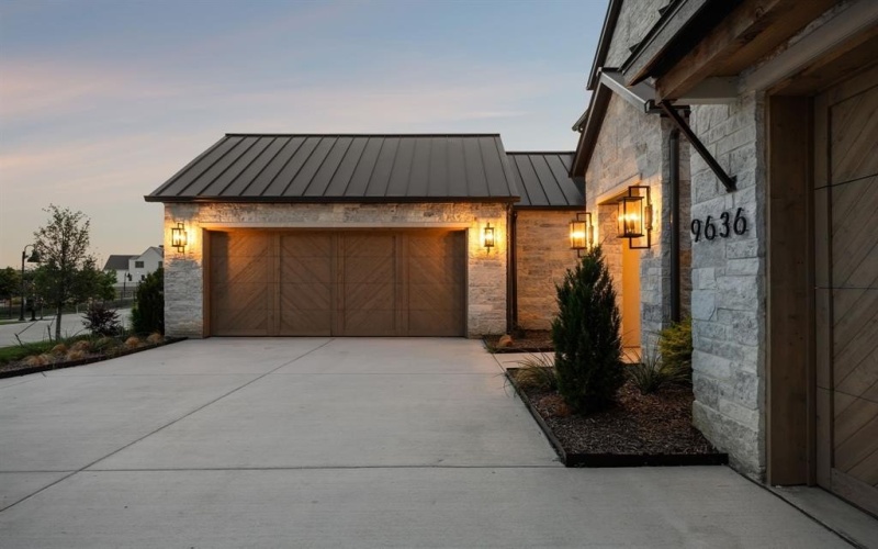 9636 LaTour Lane, Fort Worth, TX 76126, 4 Bedrooms Bedrooms, ,5 BathroomsBathrooms,Residential,For Sale,9636 LaTour Lane,20796684