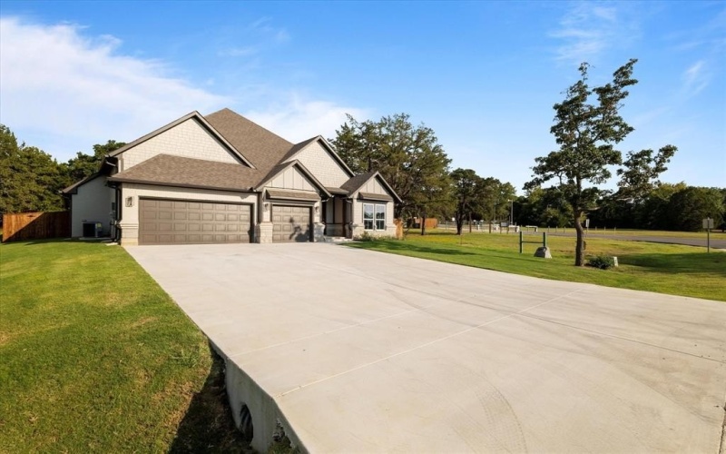 133 Pueblo Drive, Lake Kiowa, TX 76240, 3 Bedrooms Bedrooms, ,2 BathroomsBathrooms,Residential,For Sale,133 Pueblo Drive,20798868
