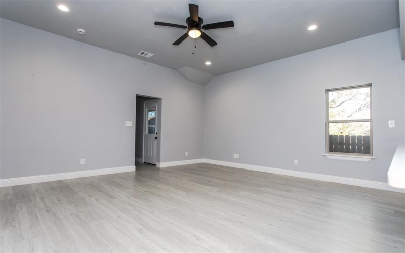415 W Elm Street #417, Denison, TX 75020, 3 Bedrooms Bedrooms, ,2 BathroomsBathrooms,Residential Lease,For Rent,415 W Elm Street,20798883