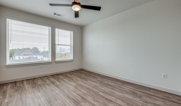 624 N Lancaster Avenue #E1, Dallas, TX 75203, ,1 BathroomBathrooms,Residential Lease,For Rent,624 N Lancaster Avenue,20799325