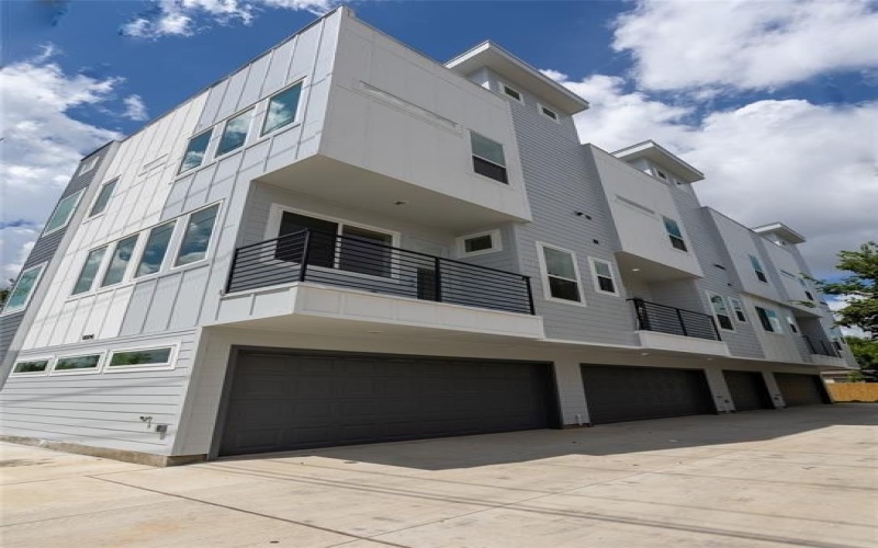1004 Travis Avenue #4 UNITS, Fort Worth, TX 76104, ,9 BathroomsBathrooms,Residential,For Sale,1004 Travis Avenue,20803587