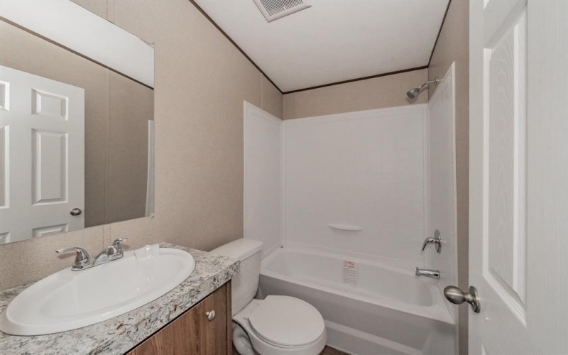 10 Southwest Court, Mineral Wells, TX 76067, 5 Habitaciones Habitaciones , ,3 BañosBaños,Residential,En Venta,10 Southwest Court,20804658