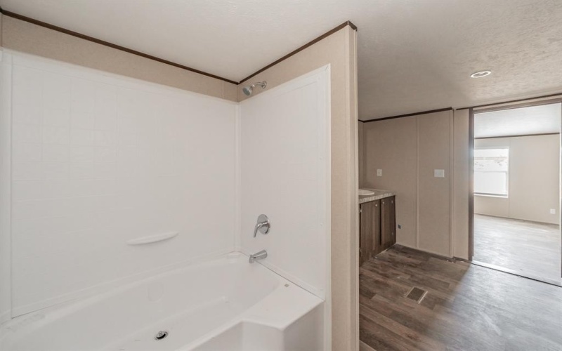 10 Southwest Court, Mineral Wells, TX 76067, 5 Habitaciones Habitaciones , ,3 BañosBaños,Residential,En Venta,10 Southwest Court,20804658