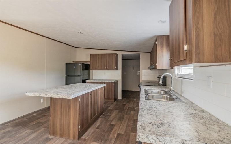 10 Southwest Court, Mineral Wells, TX 76067, 5 Habitaciones Habitaciones , ,3 BañosBaños,Residential,En Venta,10 Southwest Court,20804658