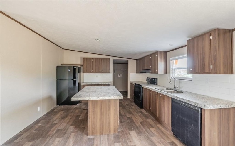 10 Southwest Court, Mineral Wells, TX 76067, 5 Habitaciones Habitaciones , ,3 BañosBaños,Residential,En Venta,10 Southwest Court,20804658