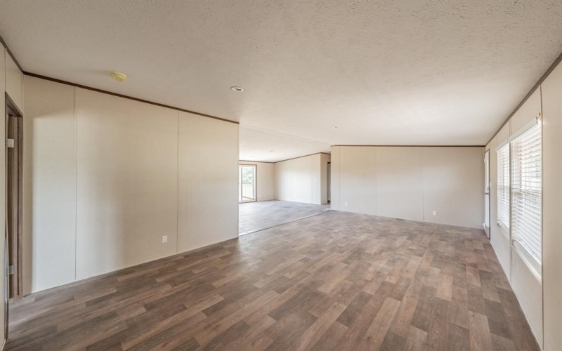 10 Southwest Court, Mineral Wells, TX 76067, 5 Habitaciones Habitaciones , ,3 BañosBaños,Residential,En Venta,10 Southwest Court,20804658
