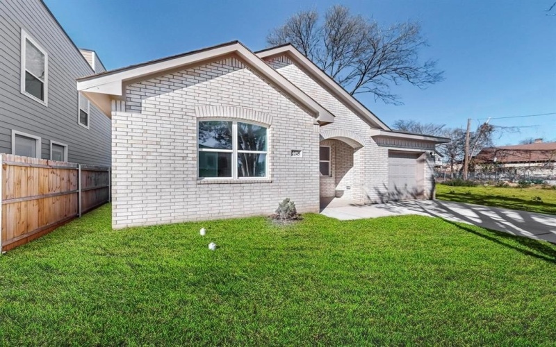 2245 Anderson Street, Dallas, TX 75215, 3 Habitaciones Habitaciones , ,2 BañosBaños,Residential,En Venta,2245 Anderson Street,20804672