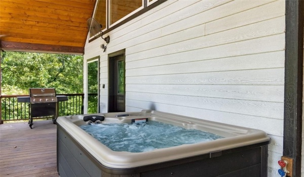 862 Hickory Post Road, Broken Bow, OK 74728, 1 Bedroom Bedrooms, ,1 BathroomBathrooms,Residential,For Sale,862 Hickory Post Road,20801417