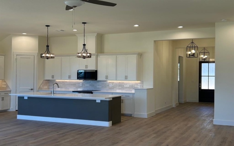 5533 Woodland Hills Drive, Denton, TX 76208, 4 Bedrooms Bedrooms, ,2 BathroomsBathrooms,Residential,For Sale,5533 Woodland Hills Drive,20804766
