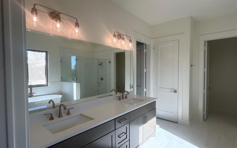 5533 Woodland Hills Drive, Denton, TX 76208, 4 Bedrooms Bedrooms, ,2 BathroomsBathrooms,Residential,For Sale,5533 Woodland Hills Drive,20804766