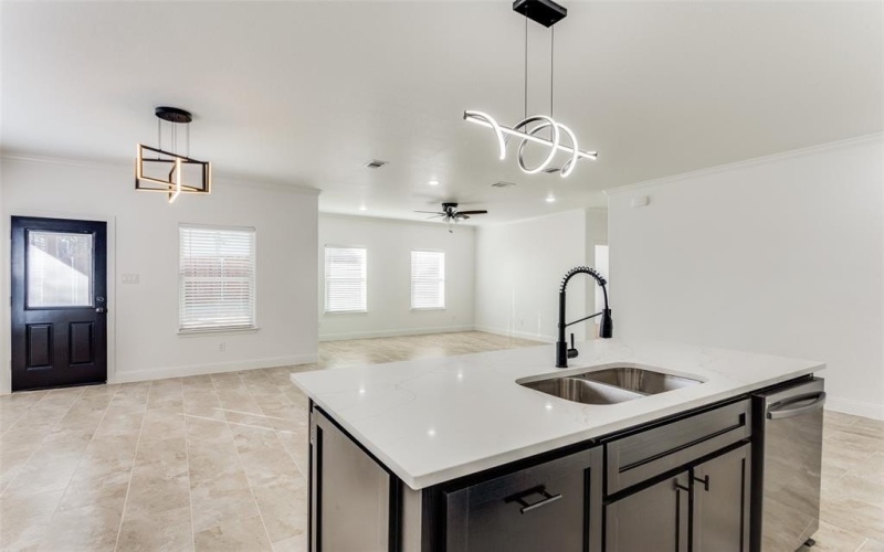 1422 E Magnolia Avenue, Fort Worth, TX 76104, 3 Bedrooms Bedrooms, ,2 BathroomsBathrooms,Residential,For Sale,1422 E Magnolia Avenue,20806907