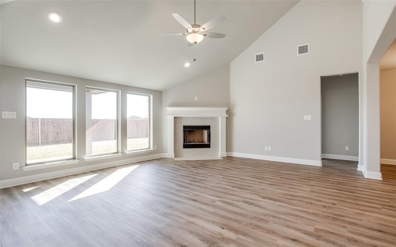 560 Holiday Avenue, Waxahachie, TX 75165, 3 Bedrooms Bedrooms, ,2 BathroomsBathrooms,Residential,For Sale,560 Holiday Avenue,20802539