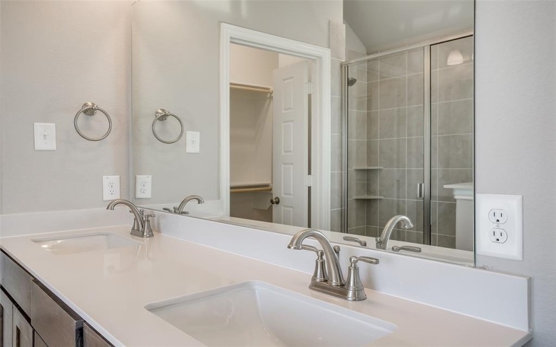 560 Holiday Avenue, Waxahachie, TX 75165, 3 Bedrooms Bedrooms, ,2 BathroomsBathrooms,Residential,For Sale,560 Holiday Avenue,20802539