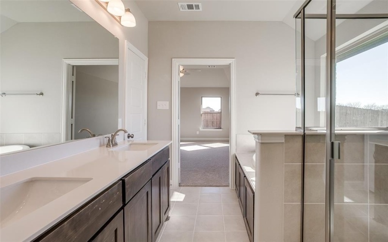 560 Holiday Avenue, Waxahachie, TX 75165, 3 Bedrooms Bedrooms, ,2 BathroomsBathrooms,Residential,For Sale,560 Holiday Avenue,20802539