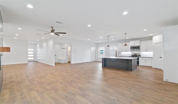 716 James Street, Azle, TX 76020, 4 Bedrooms Bedrooms, ,2 BathroomsBathrooms,Residential,For Sale,716 James Street,20808403