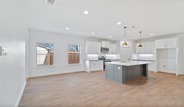 716 James Street, Azle, TX 76020, 4 Bedrooms Bedrooms, ,2 BathroomsBathrooms,Residential,For Sale,716 James Street,20808403