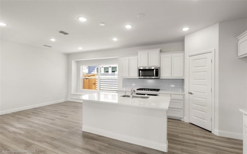 1732 Meadow Crest Drive, Aubrey, TX 76227, 4 Bedrooms Bedrooms, ,2 BathroomsBathrooms,Residential,For Sale,1732 Meadow Crest Drive,20808420