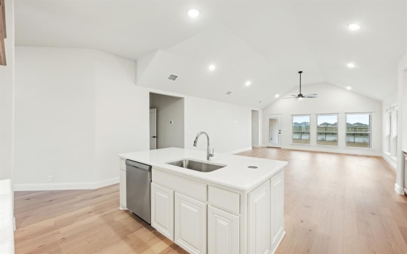 1016 Silver Sage Drive, Justin, TX 76247, 4 Habitaciones Habitaciones , ,2 BañosBaños,Residential,En Venta,1016 Silver Sage Drive,20808520