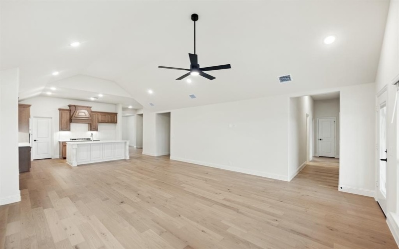 1016 Silver Sage Drive, Justin, TX 76247, 4 Habitaciones Habitaciones , ,2 BañosBaños,Residential,En Venta,1016 Silver Sage Drive,20808520