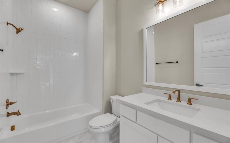 1065 Julian Drive, Van Alstyne, TX 75495, 4 Bedrooms Bedrooms, ,3 BathroomsBathrooms,Residential,For Sale,1065 Julian Drive,20808604
