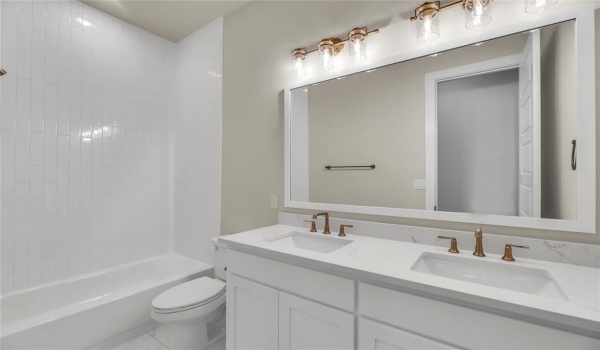 1065 Julian Drive, Van Alstyne, TX 75495, 4 Bedrooms Bedrooms, ,3 BathroomsBathrooms,Residential,For Sale,1065 Julian Drive,20808604