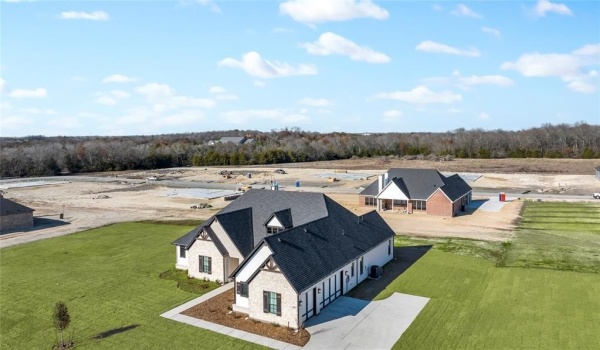 1065 Julian Drive, Van Alstyne, TX 75495, 4 Bedrooms Bedrooms, ,3 BathroomsBathrooms,Residential,For Sale,1065 Julian Drive,20808604