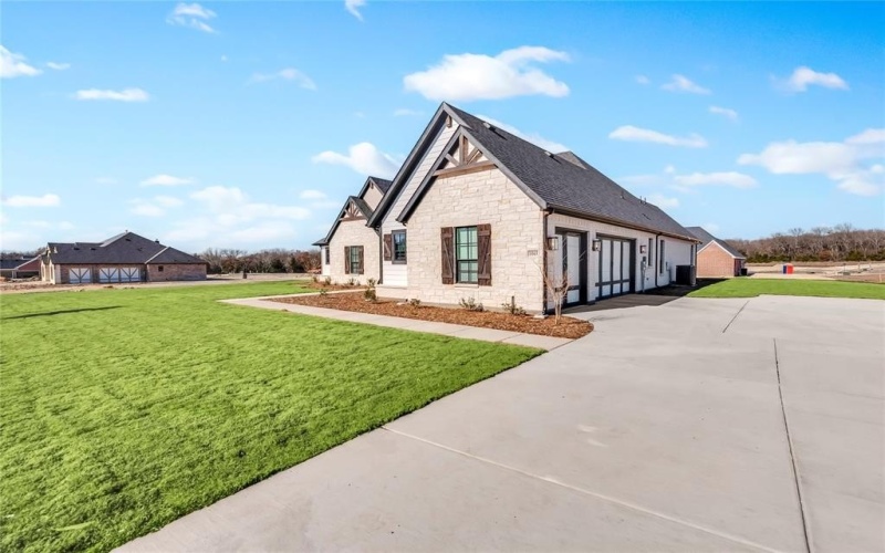 1065 Julian Drive, Van Alstyne, TX 75495, 4 Bedrooms Bedrooms, ,3 BathroomsBathrooms,Residential,For Sale,1065 Julian Drive,20808604