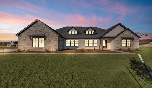 1075 Julian Drive, Van Alstyne, TX 75495, 4 Bedrooms Bedrooms, ,3 BathroomsBathrooms,Residential,For Sale,1075 Julian Drive,20808609