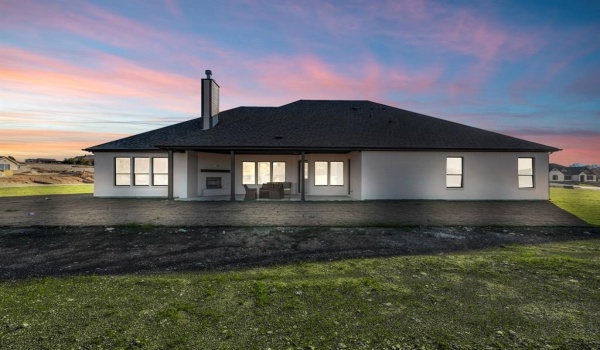 1075 Julian Drive, Van Alstyne, TX 75495, 4 Bedrooms Bedrooms, ,3 BathroomsBathrooms,Residential,For Sale,1075 Julian Drive,20808609