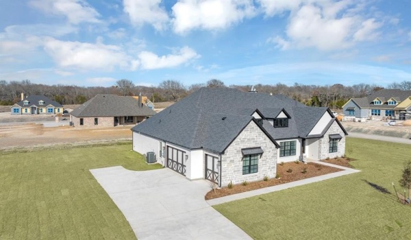 1075 Julian Drive, Van Alstyne, TX 75495, 4 Bedrooms Bedrooms, ,3 BathroomsBathrooms,Residential,For Sale,1075 Julian Drive,20808609