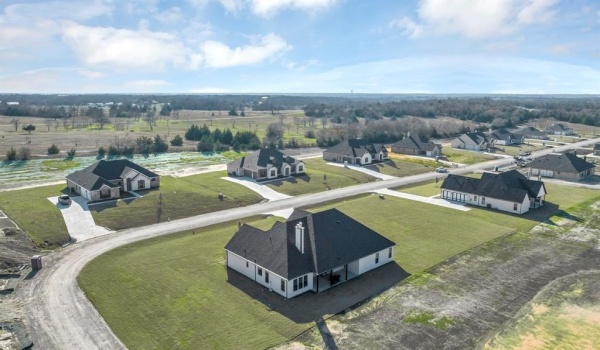 1075 Julian Drive, Van Alstyne, TX 75495, 4 Bedrooms Bedrooms, ,3 BathroomsBathrooms,Residential,For Sale,1075 Julian Drive,20808609