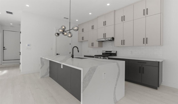 1847 Pollard Street, Dallas, TX 75208, 4 Habitaciones Habitaciones , ,5 BañosBaños,Residential Lease,En Alquiler,1847 Pollard Street,20808796
