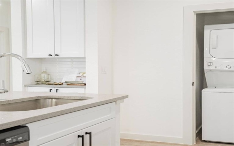 501 N Ewing Avenue #208, Dallas, TX 75203, 1 Dormitorio Habitaciones , ,1 BañoBaños,Residential Lease,En Alquiler,501 N Ewing Avenue,20815594