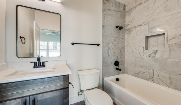 13325 Bee Street #302, Farmers Branch, TX 75234, 3 Bedrooms Bedrooms, ,3 BathroomsBathrooms,Residential,For Sale,13325 Bee Street,20815652