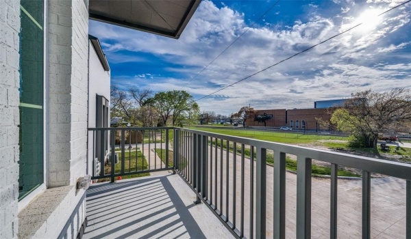 13325 Bee Street #304, Farmers Branch, TX 75234, 3 Bedrooms Bedrooms, ,3 BathroomsBathrooms,Residential,For Sale,13325 Bee Street,20815669