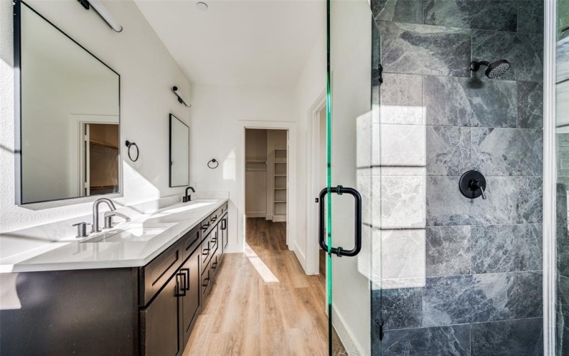 13325 Bee Street #305, Farmers Branch, TX 75234, 3 Bedrooms Bedrooms, ,3 BathroomsBathrooms,Residential,For Sale,13325 Bee Street,20815686