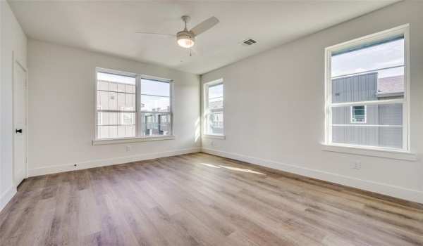 13325 Bee Street #305, Farmers Branch, TX 75234, 3 Bedrooms Bedrooms, ,3 BathroomsBathrooms,Residential,For Sale,13325 Bee Street,20815686