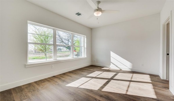 13325 Bee Street #305, Farmers Branch, TX 75234, 3 Bedrooms Bedrooms, ,3 BathroomsBathrooms,Residential,For Sale,13325 Bee Street,20815686