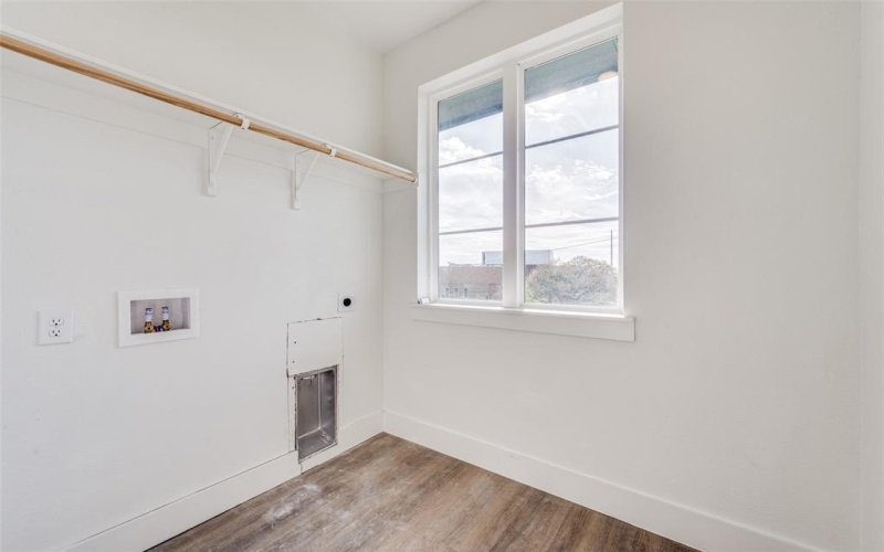 13325 Bee Street #305, Farmers Branch, TX 75234, 3 Bedrooms Bedrooms, ,3 BathroomsBathrooms,Residential,For Sale,13325 Bee Street,20815686