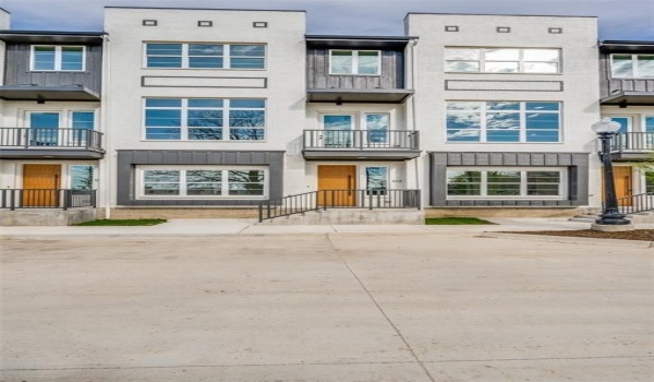 13325 Bee Street #305, Farmers Branch, TX 75234, 3 Bedrooms Bedrooms, ,3 BathroomsBathrooms,Residential,For Sale,13325 Bee Street,20815686